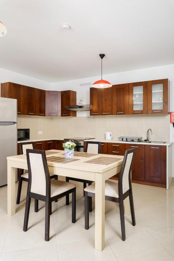 Hilltop Apartments - Stylish Comfort Living Close To The Sea, Bugibba Сент-Полс-Бей Экстерьер фото